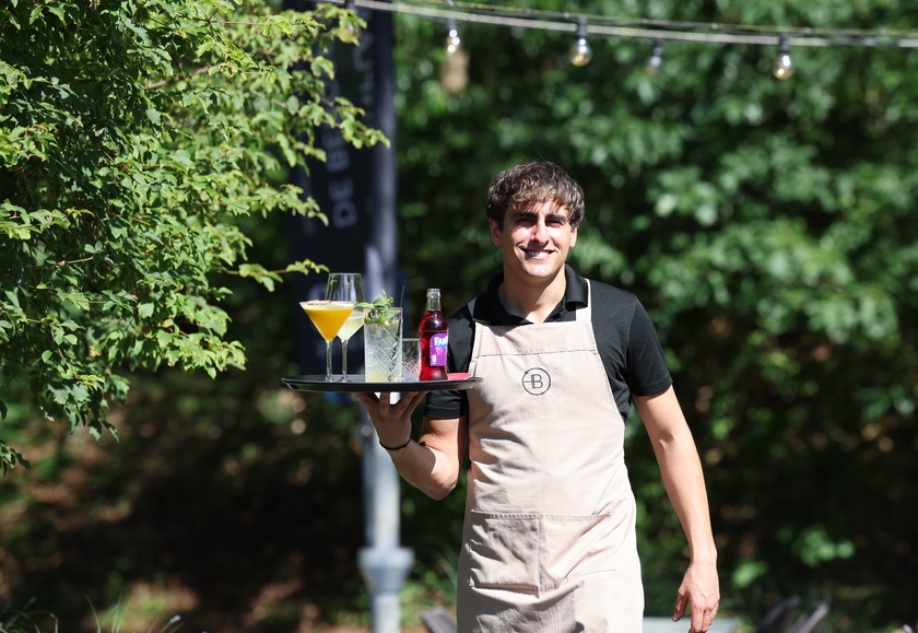 F&B Shiftleader